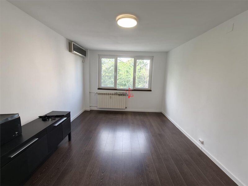 Titan, Ozana, 3 camere decomandat, renovat complet, etaj 2/4,