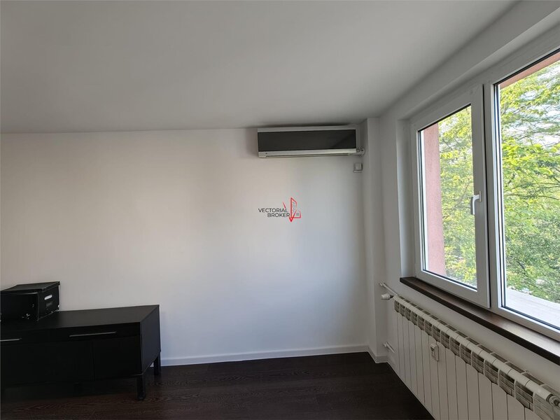 Titan, Ozana, 3 camere decomandat, renovat complet, etaj 2/4,